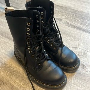 10 hole vegan dr martens